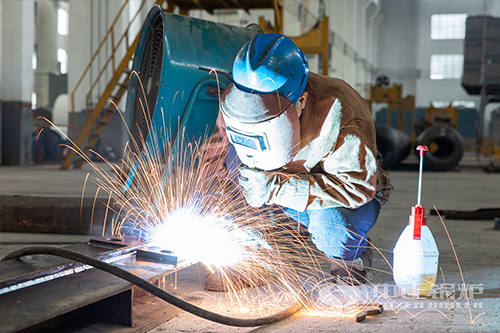 2噸生物質(zhì)<a href=http://m.cdsksx.com/products/rqzqgl/ target=_blank class=infotextkey>蒸汽鍋爐</a>多少錢